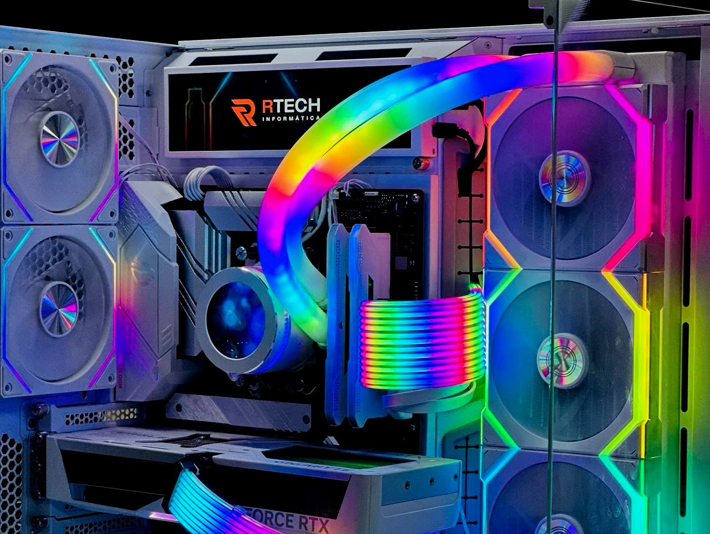 PC Gamer iluminado montado pela RTech